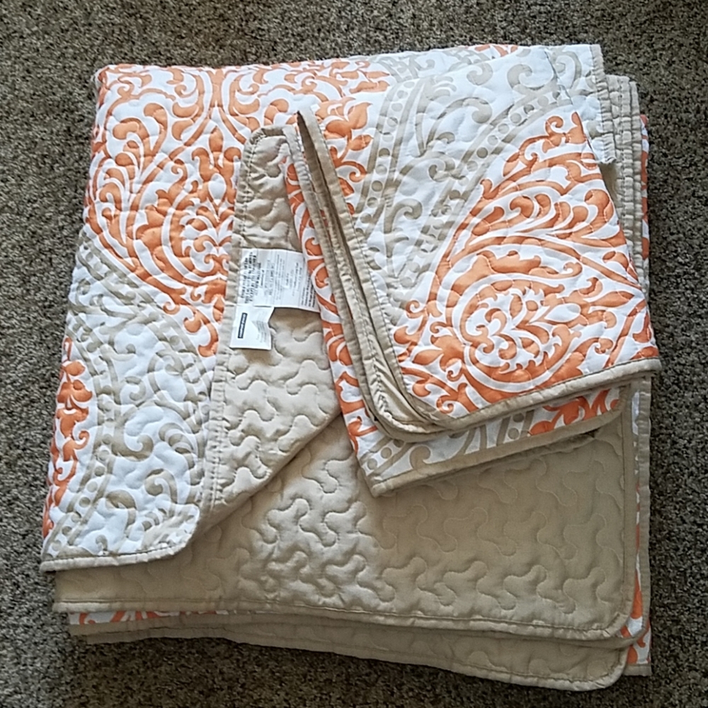 Comfort Spaces orange and beige light comforter